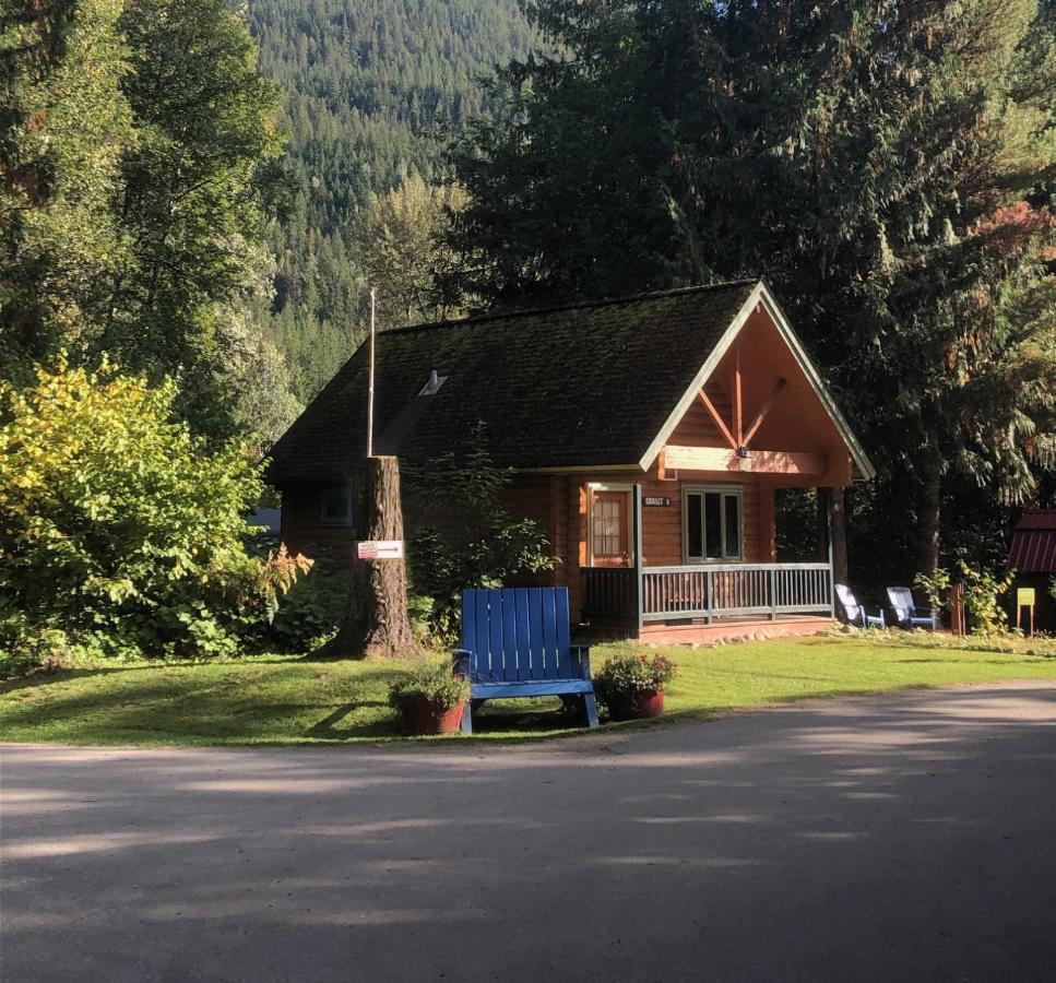 Revelstoke Rv & Cabin Resort Екстер'єр фото