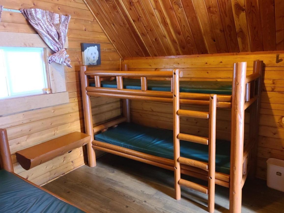 Revelstoke Rv & Cabin Resort Екстер'єр фото