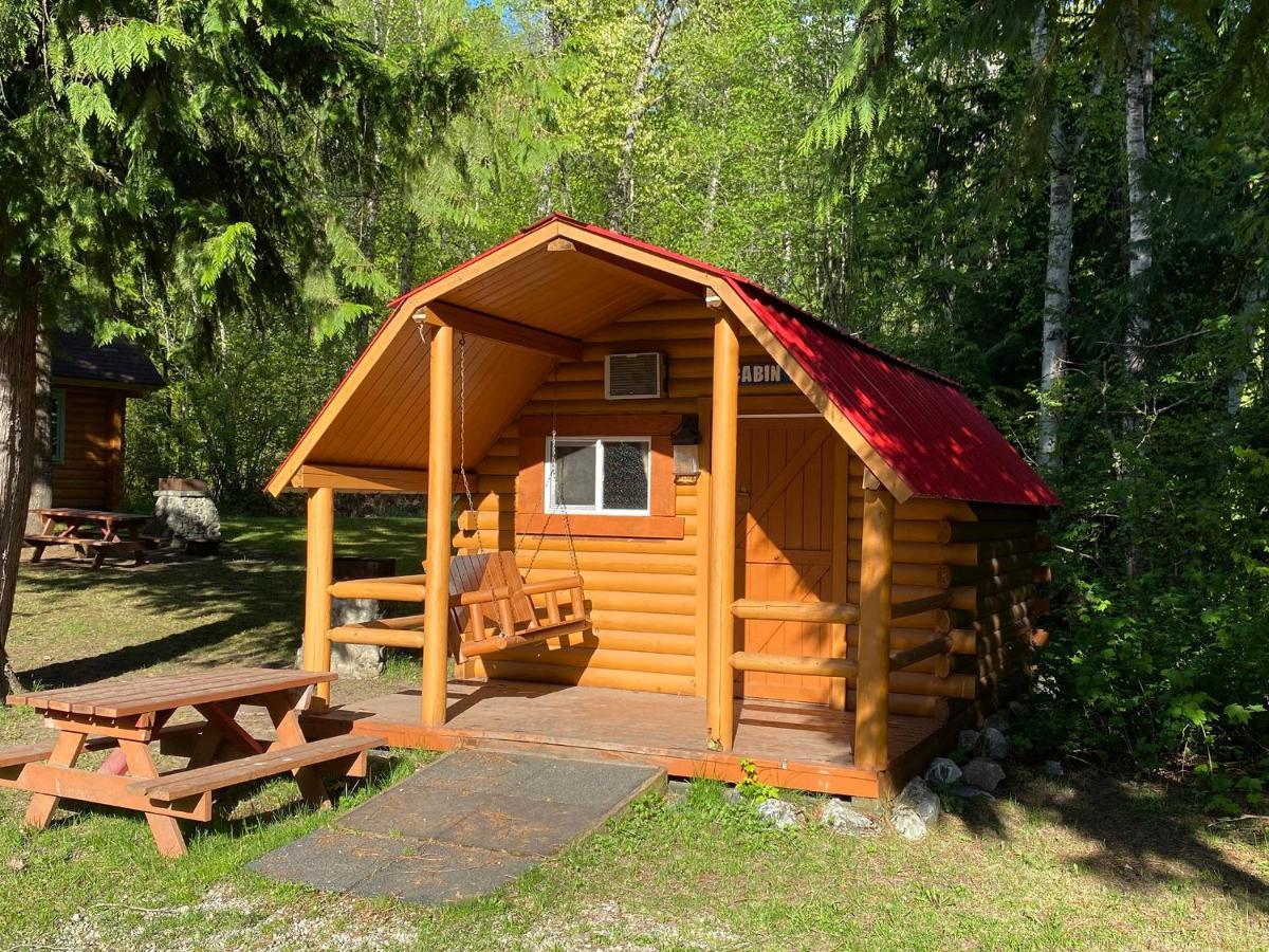 Revelstoke Rv & Cabin Resort Екстер'єр фото