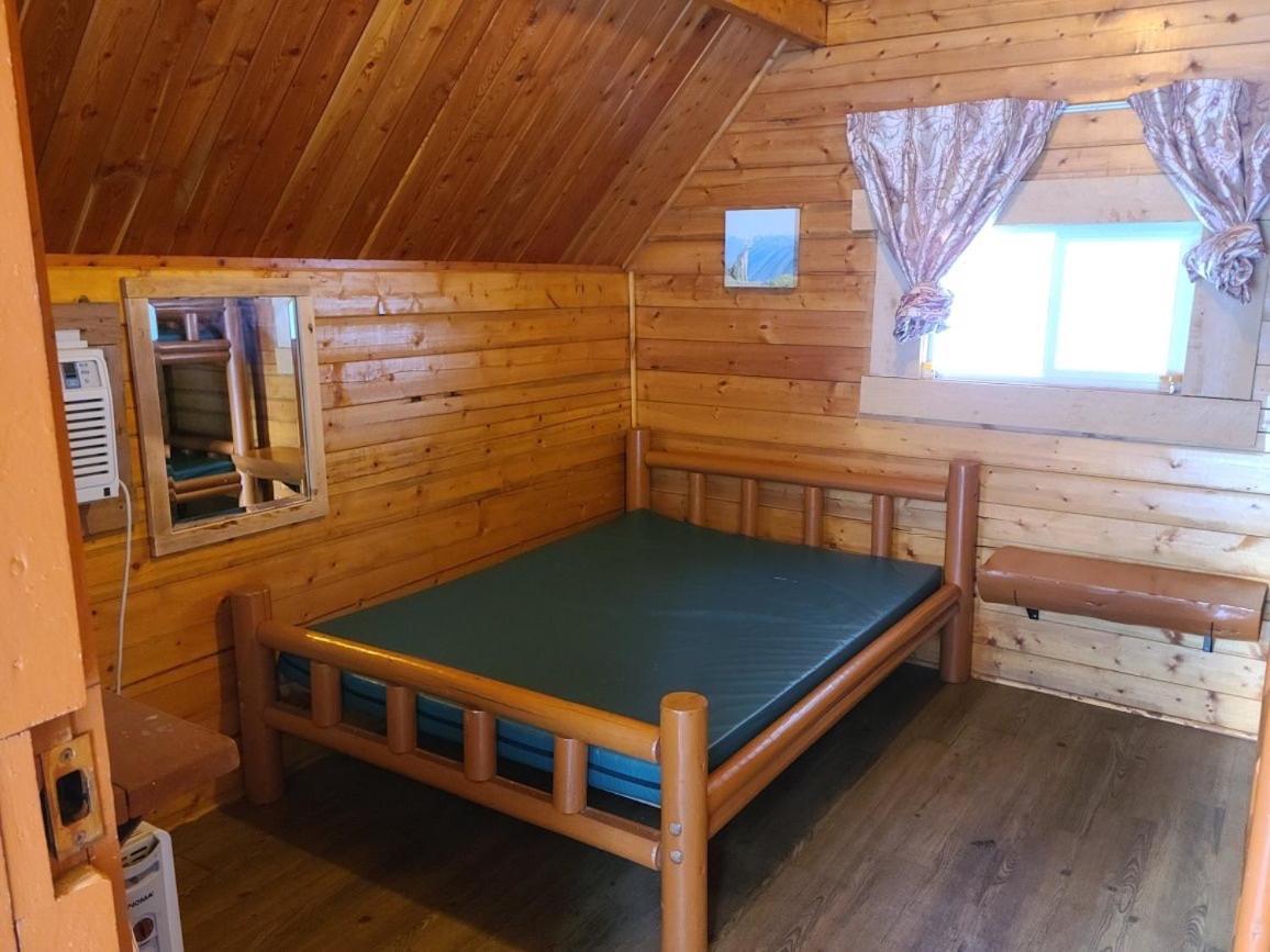 Revelstoke Rv & Cabin Resort Екстер'єр фото