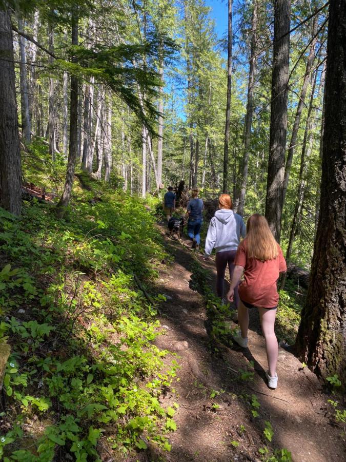 Revelstoke Rv & Cabin Resort Екстер'єр фото