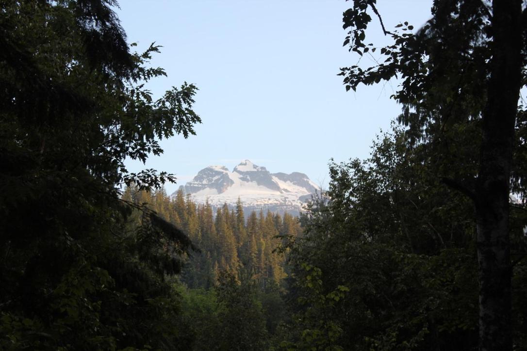 Revelstoke Rv & Cabin Resort Екстер'єр фото